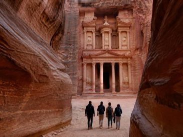 Petra Jordânia: guia completo para conhecer a cidade histórica esculpida em pedra