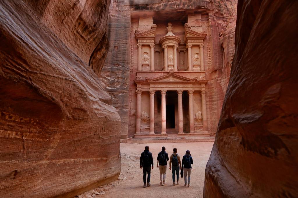 Petra Jordânia: guia completo para conhecer a cidade histórica esculpida em pedra